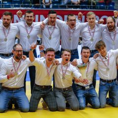 Siegerehrung für den Meister Judo Union Kirchham 1 in der 2. Bundesliga beim Final 4 der 1. Bundesliga in Gmunden