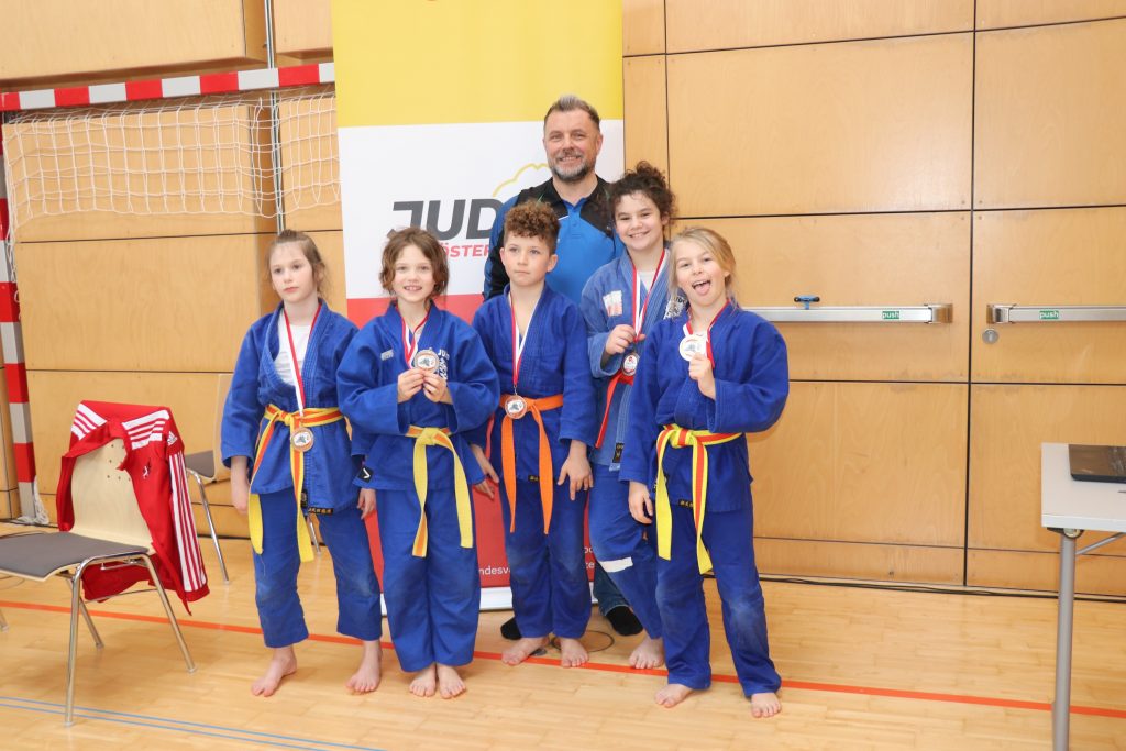 3 Landesmeister, 4 Vizelandesmeister und 5 Bronzene bei den OÖ Schülerlandesmeisterschaften U12 -U16 in Burgkirchen.