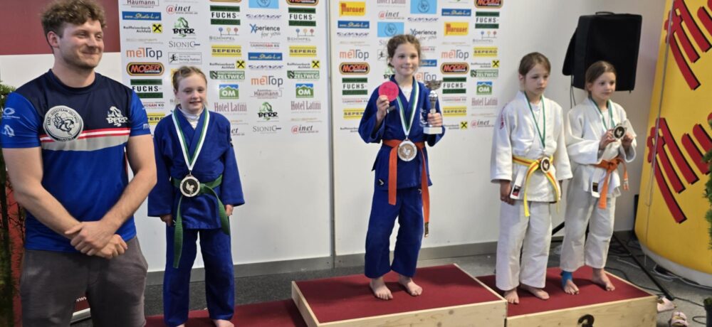 Zwei 1. Plätze, zwei 2. Plätze und drei 3. Plätze für Kirchham beim größten Int. Judoturnier Österreichs Austrian Cup Zeltweg mit fast 1300 Teilnehmern aus 16 Nationen.