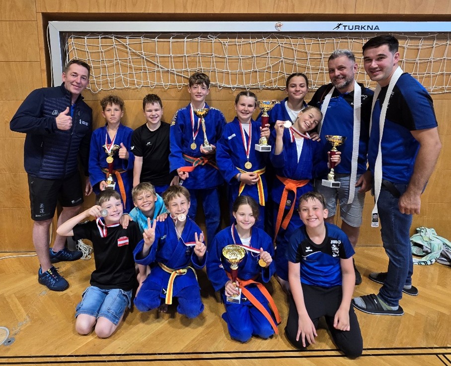 7 Goldene 2 Silberne und 5 Bronzene für Kirchham beim 27. Int. Judo Pfingstturnier in Straßwalchen