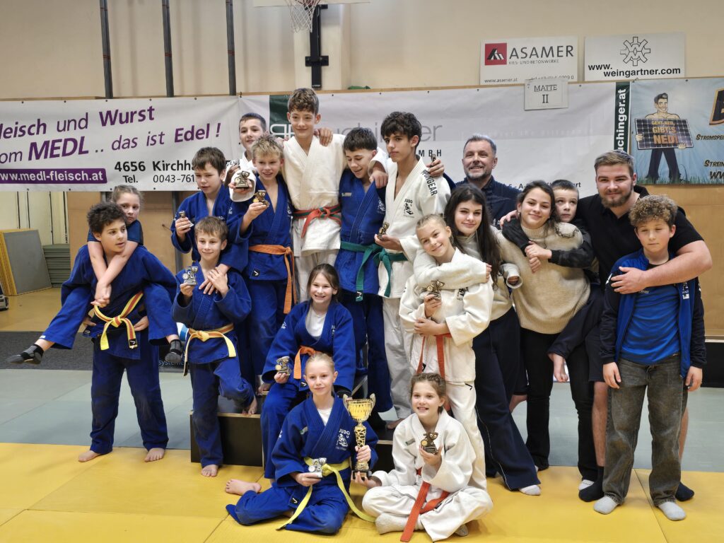 13 Bezirksmeister, 6 Vizemeister und 3 Bronzene bei den Bezirksmeisterschaften für U8 – U16 in Kirchham.