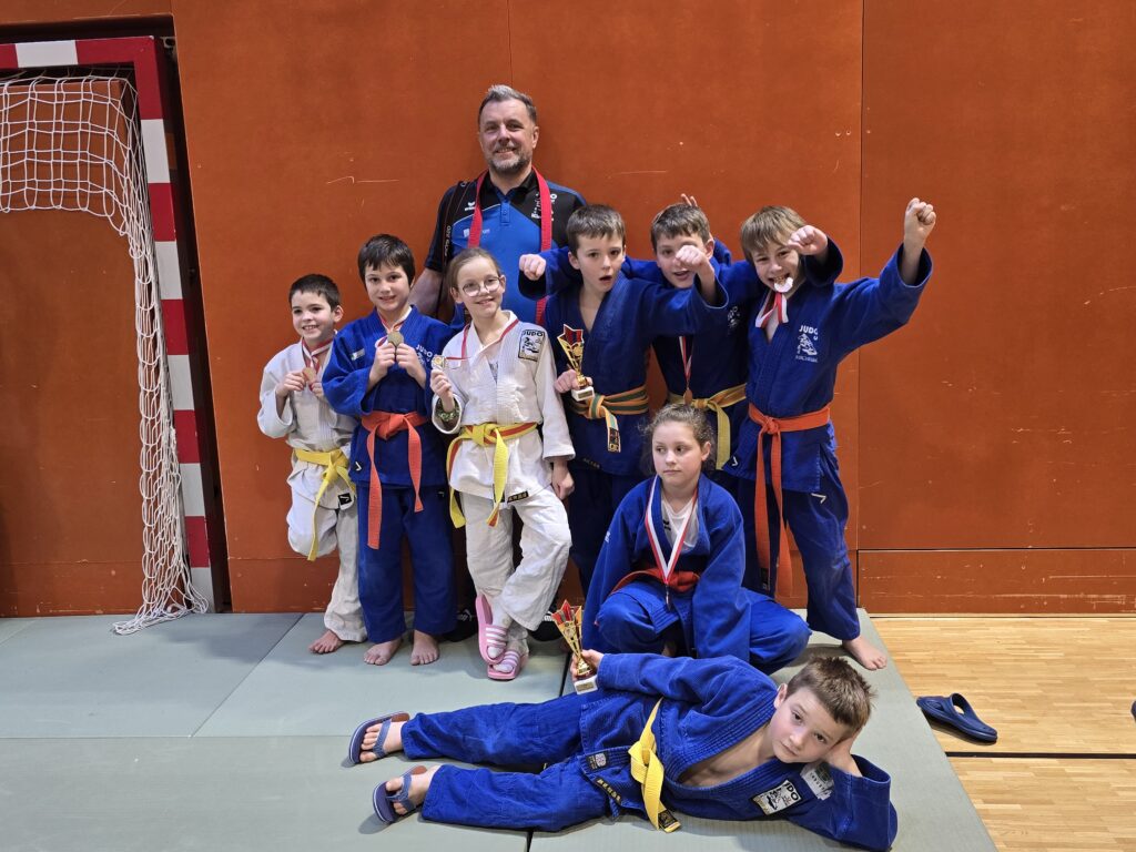 8 Landesmeister, 9 Vizelandesmeister und 5 Bronzene bei den offenen Int. ASVOÖ Landesmeisterschaften von U10 – AK in Kirchdorf.