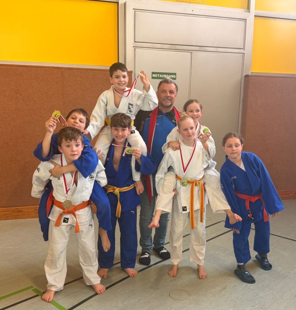 Sechs 1. Plätze, Vier 2. Plätze und ein 4. Platz beim OÖ Kyu-Früjahrsturnier für U10-U16 in Leonding