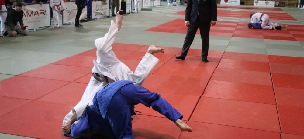 7 Goldene, 2 Silberne und 1 Bronzene in der 1. Runde vom Salzburger Nachwuchscup für U10 – U16 in Bischofshofen.