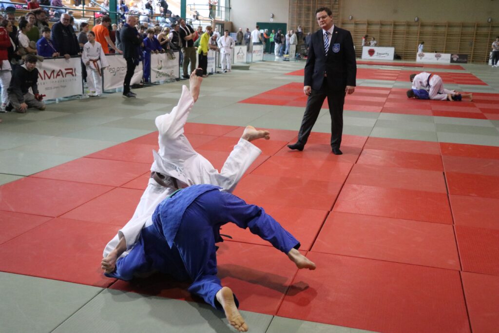 7 Goldene, 2 Silberne und 1 Bronzene in der 1. Runde vom Salzburger Nachwuchscup für U10 – U16 in Bischofshofen.