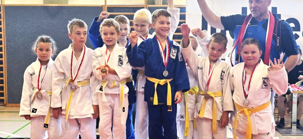 10 Goldene, 4 Silberne und 3 Bronzene bei der 2. Runde im Bezirkscup für U8 – U16 in Schörfling
